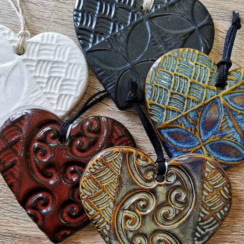Michelle Bow Ceramics Large Puffed Heart Kowhaiwhai 14cm image number 1